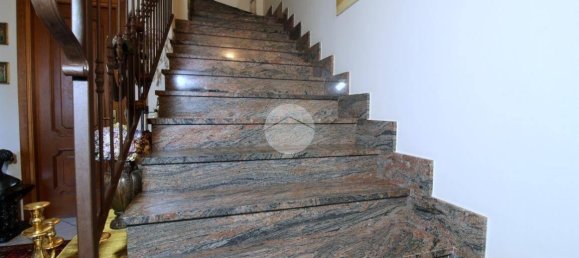 Вилла с 3 спальнями в Монтичелло д’Альба, Италия № 222463 13