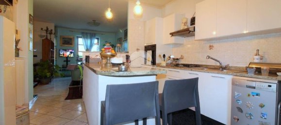 Вилла с 3 спальнями в Монтичелло д’Альба, Италия № 222463 6