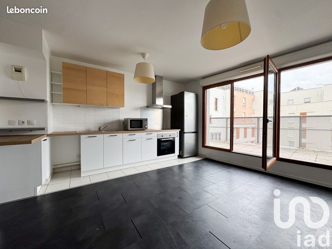 3 bedrooms Apartment in Cergy, France No. 332323