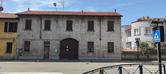 Casa de 8 dormitorios en San Vittore Olona, Italy No. 360725 2