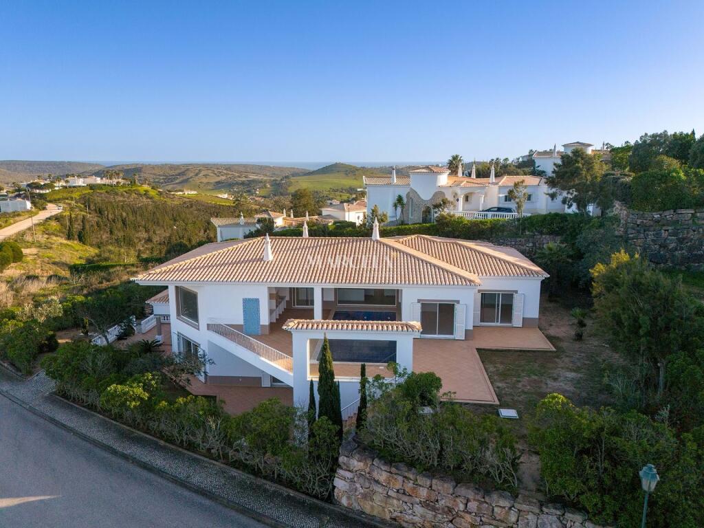 4 bedrooms Villa in Vila do Bispo, Portugal No. 108143