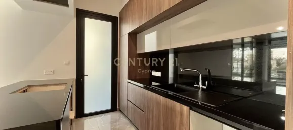 3 bedrooms Apartment in Limassol, Cyprus No. 3883 6