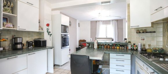 6 bedrooms House in Orgerus, France No. 169447 4