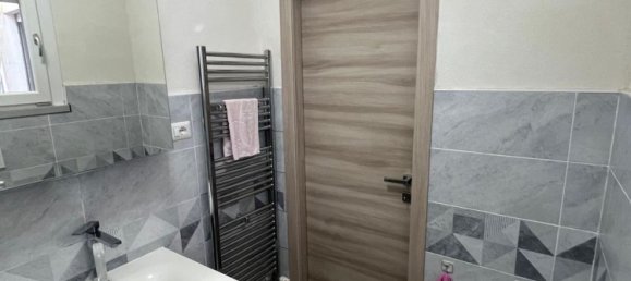 2-salle Appartement à Parma, Italy No. 23981 8