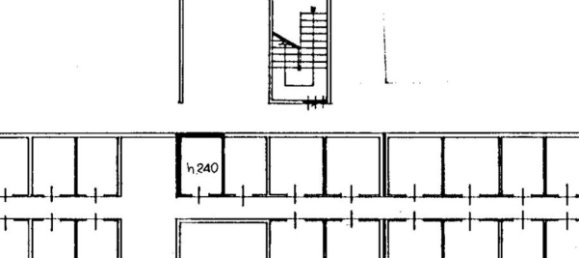 2-salle Appartement à Parma, Italy No. 23981 11