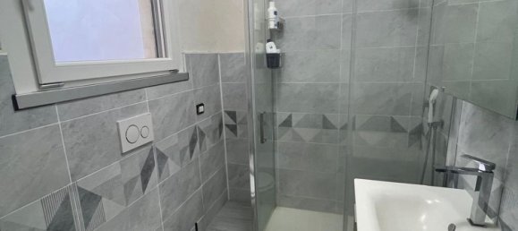 2-salle Appartement à Parma, Italy No. 23981 7