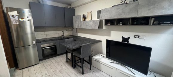 2-salle Appartement à Parma, Italy No. 23981 4