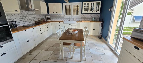 Casa de 4 dormitorios en Osny, France No. 163835 6