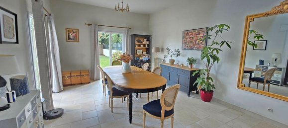 Casa de 4 dormitorios en Osny, France No. 163835 2