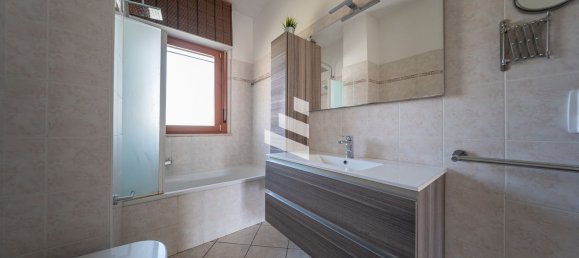 4 bedrooms Apartment in Rome, Italy No. 357043 6