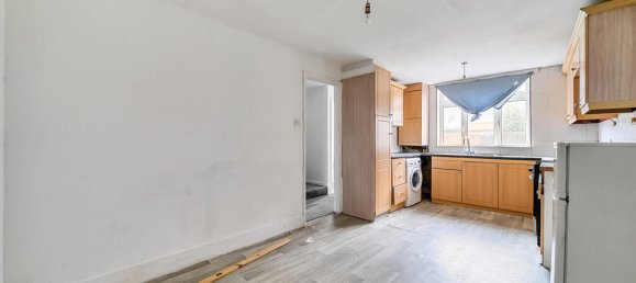 3 bedrooms House in London, United Kingdom No. 7808 13