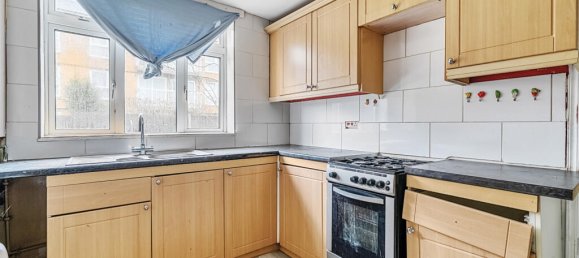 3 bedrooms House in London, United Kingdom No. 7808 3