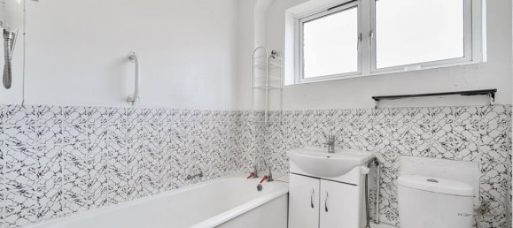 3 bedrooms House in London, United Kingdom No. 7808 6