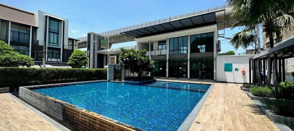 4 bedrooms Bungalow in Bangkok, Thailand No. 8245 20