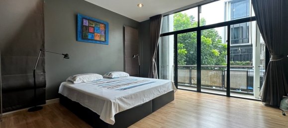 4 bedrooms Bungalow in Bangkok, Thailand No. 8245 9