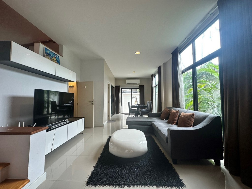 4 bedrooms Bungalow in Bangkok, Thailand No. 8245