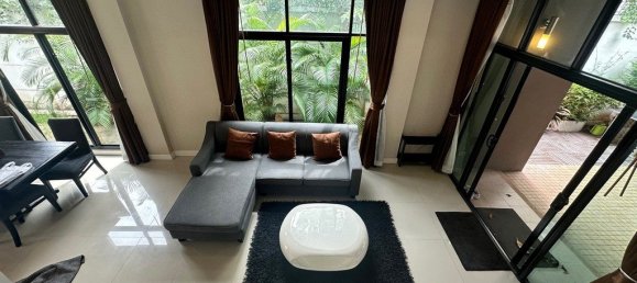 4 bedrooms Bungalow in Bangkok, Thailand No. 8245 6