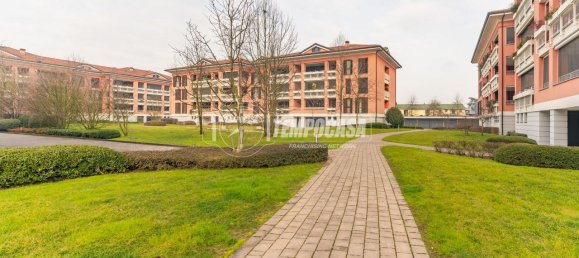 Квартира с 3 комнатами в Кузаго, Италия № 117854 24