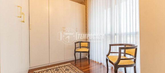 Квартира с 3 комнатами в Кузаго, Италия № 117854 17