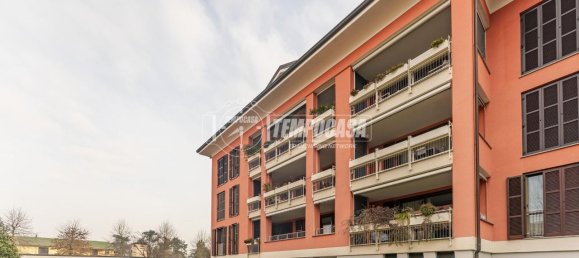 Квартира с 3 комнатами в Кузаго, Италия № 117854 23