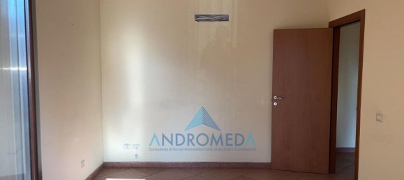 105m² Office in Naples, Italy No. 71362 16