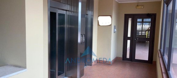 105m² Office in Naples, Italy No. 71362 8