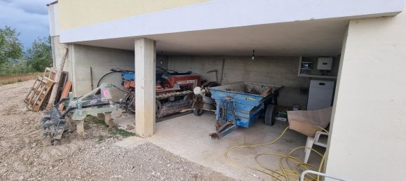 Вилла с 9 комнатами в Читта Сант Анджело, Италия № 98230 6