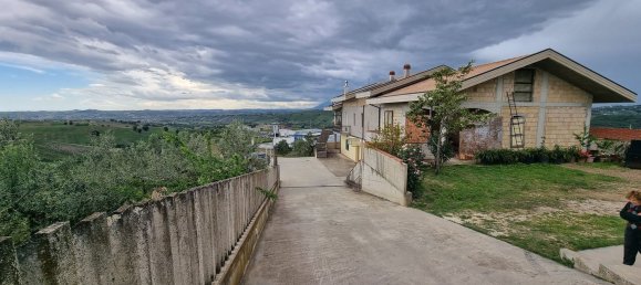 Вилла с 9 комнатами в Читта Сант Анджело, Италия № 98230 21