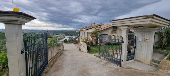 Вилла с 9 комнатами в Читта Сант Анджело, Италия № 98230 3