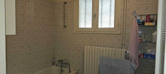 3 bedrooms House in Gracay, France No. 73156 8