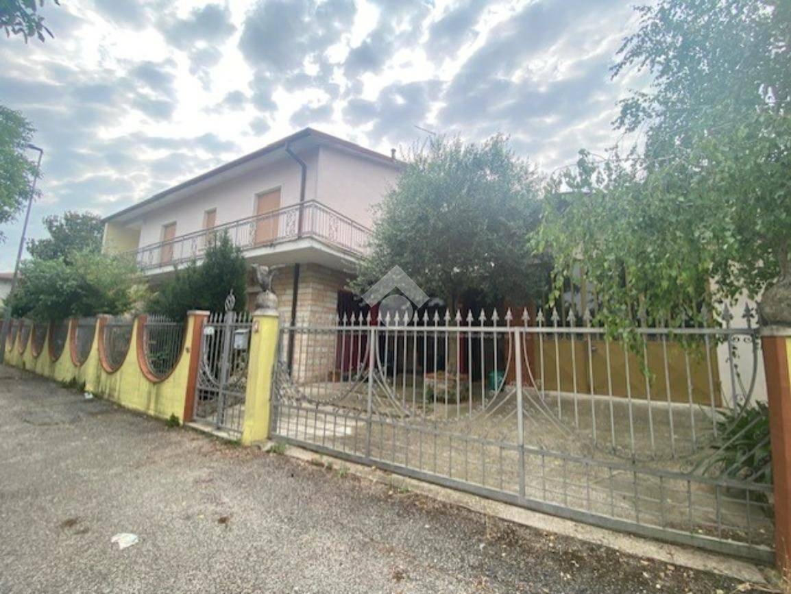 3 Schlafzimmer Haus in Bovolone, Italy, Nr. 370351