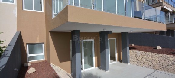 4 bedrooms House in Adeje, Spain No. 28033 5