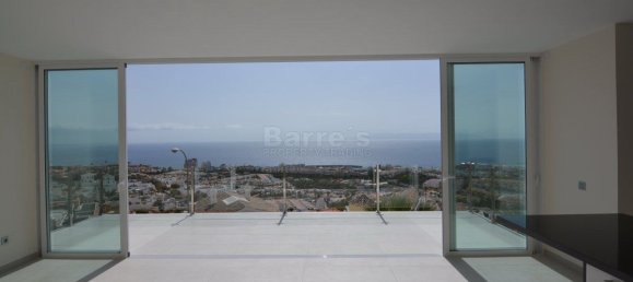 4 bedrooms House in Adeje, Spain No. 28033 18