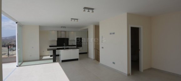 4 bedrooms House in Adeje, Spain No. 28033 9