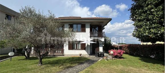 Villa T4 em Guanzate, Italy N.º 302648 2
