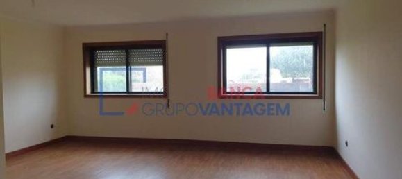 3 bedrooms Apartment in Matosinhos, Portugal No. 214149 4