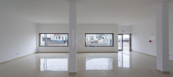 111m² Commercial property in Mafra, Portugal No. 74977 3