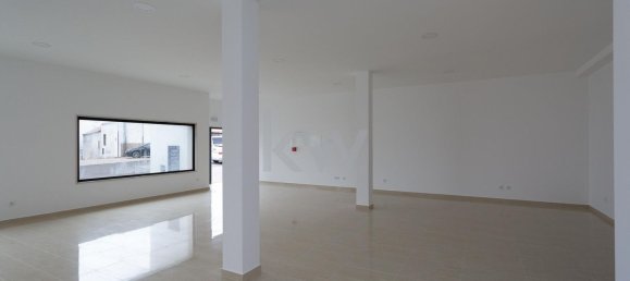 111m² Commercial property in Mafra, Portugal No. 74977 2