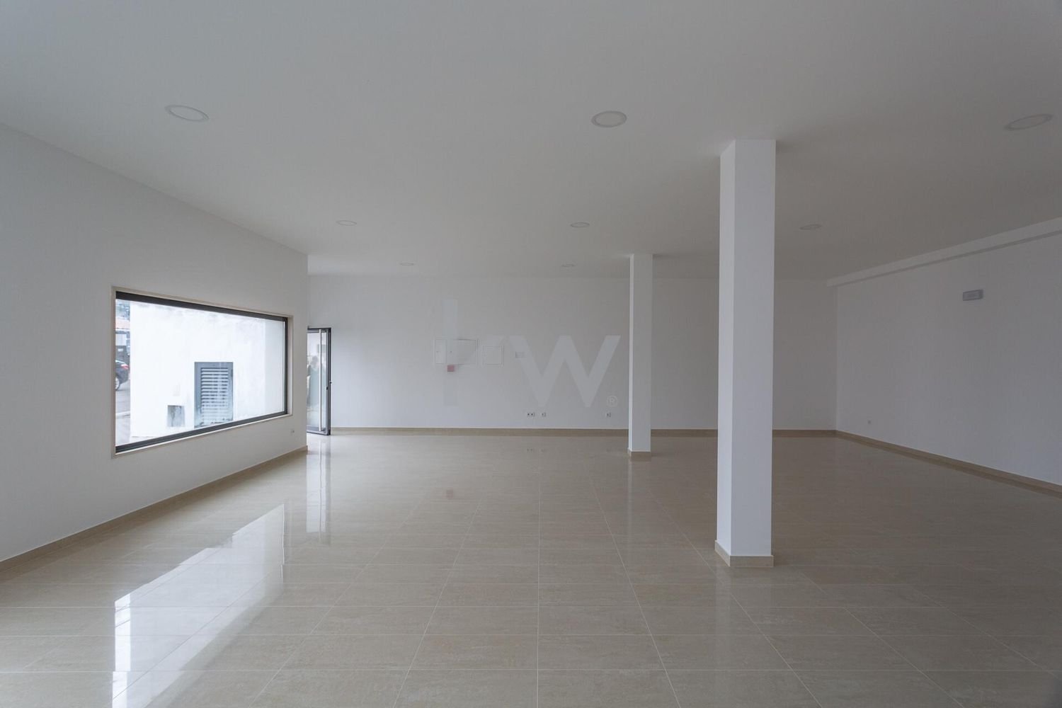 111m² Commercial property in Mafra, Portugal No. 74977