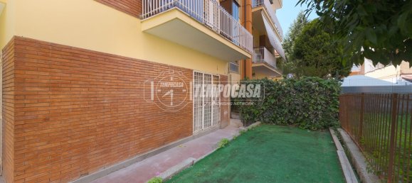 2 bedrooms Apartment in Rome, Italy No. 192376 10