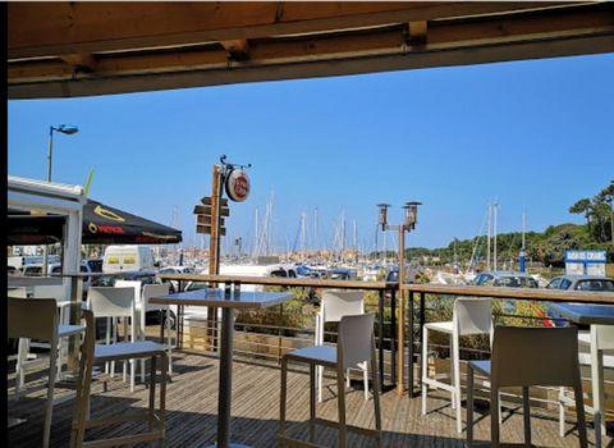 296m² Office in Capbreton, France No. 18465