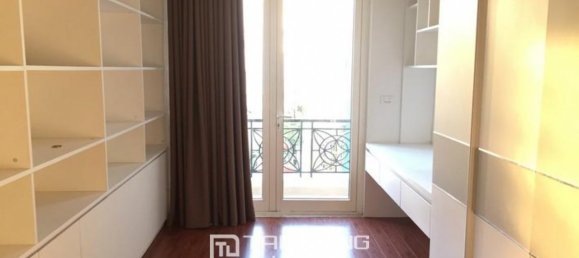 Villa de 3 dormitorios en Long Bien, Vietnam No. 2087 15