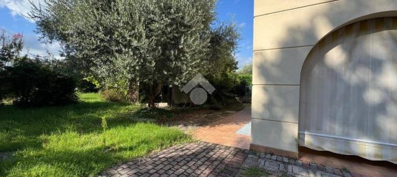 3 Schlafzimmer Villa in Due Carrare, Italy, Nr. 341646 2