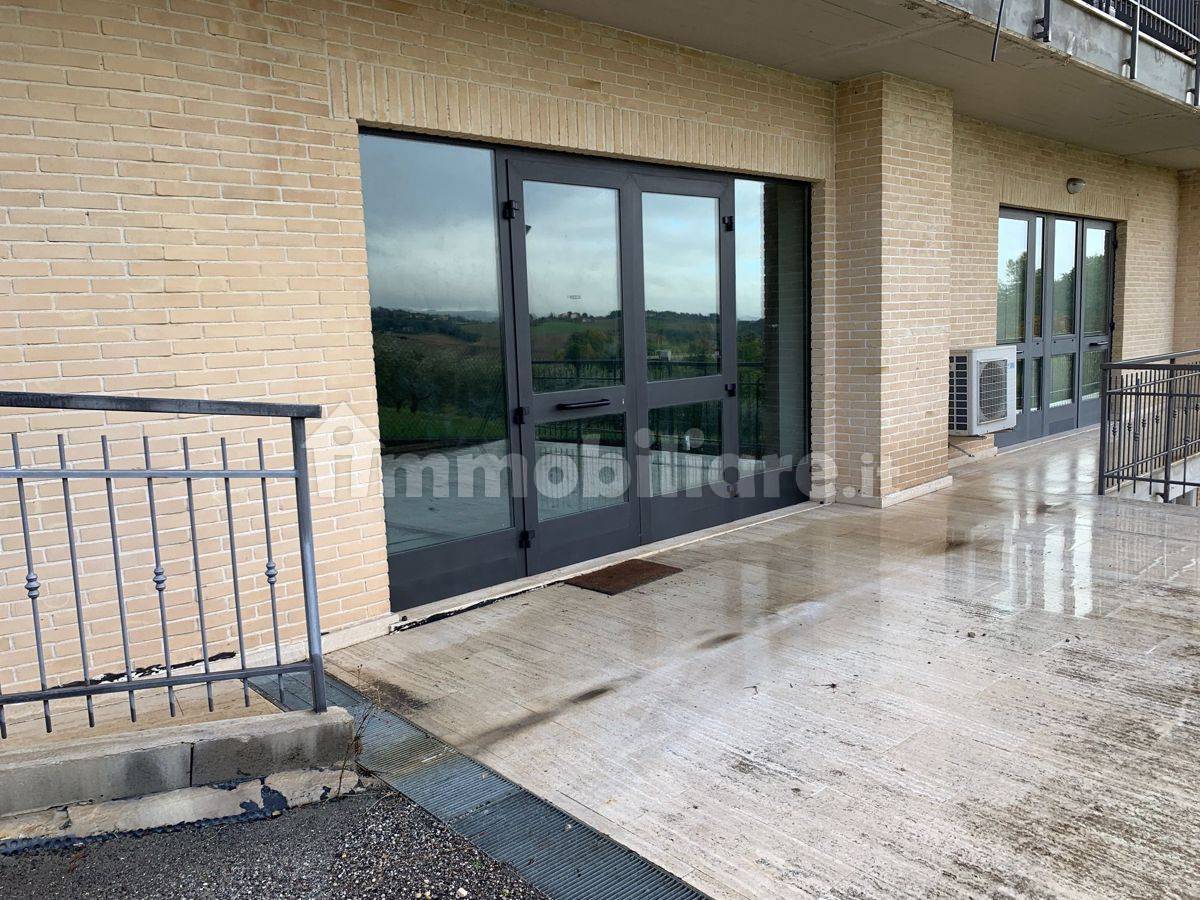 1غرفة عقار تجاري في Perugia, Italy رقم 76979