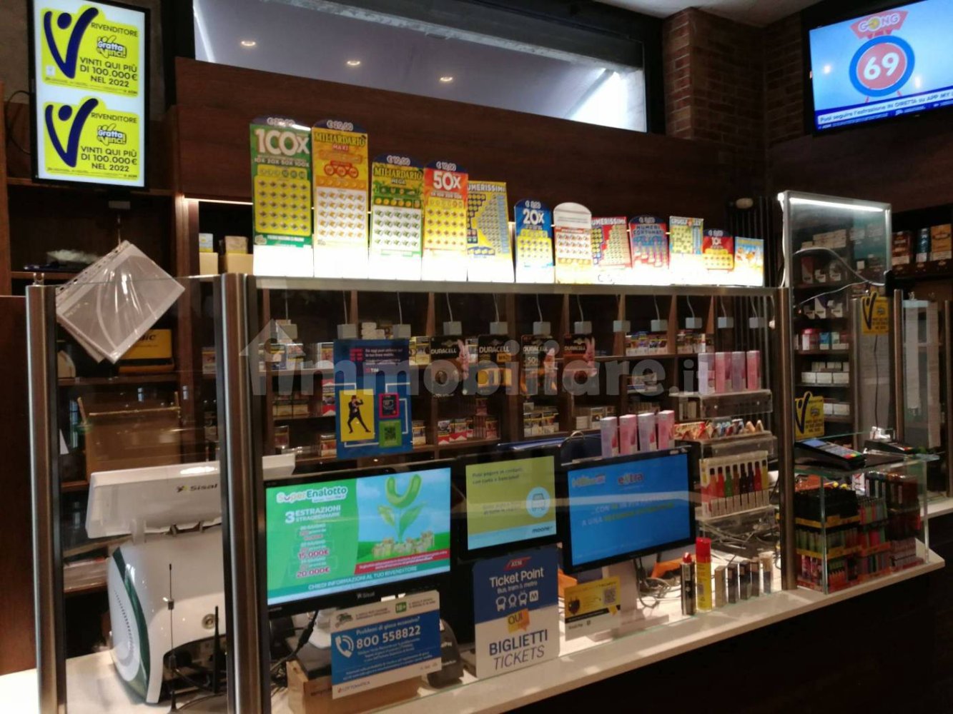  عقار تجاري في Milan, Italy 70متر مربع رقم 259886