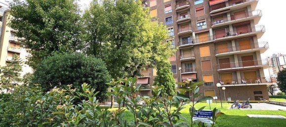 Квартира с 3 комнатами в Корсико, Италия № 339097 2