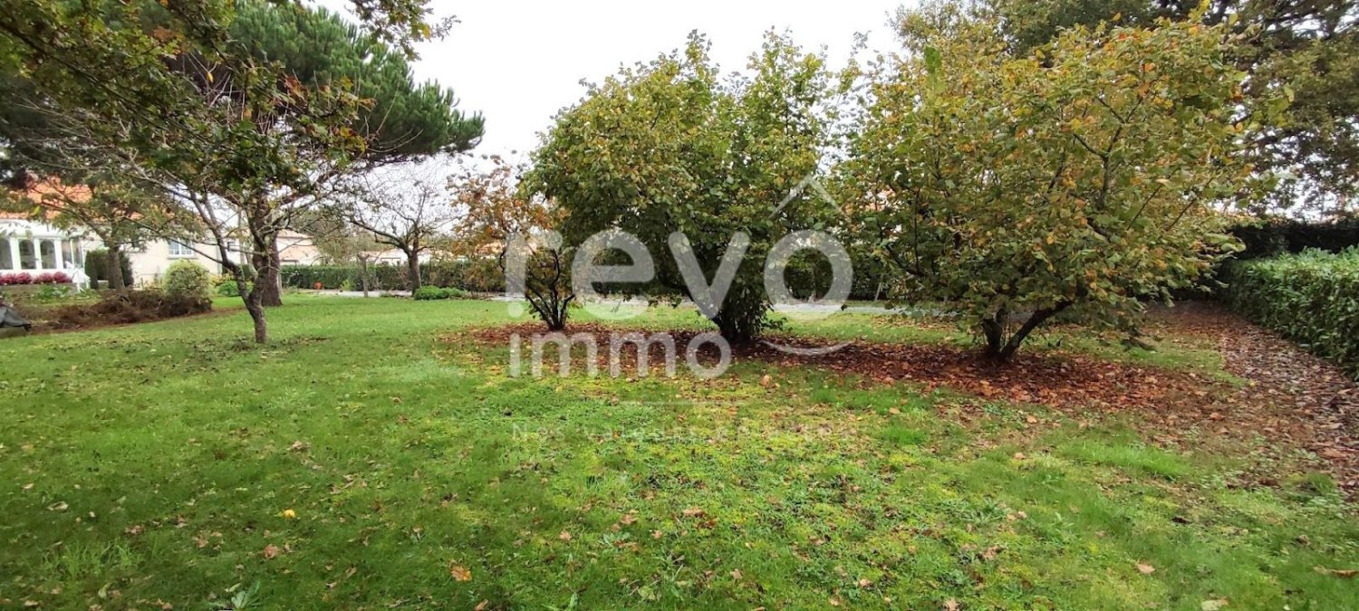 997m² Land in Saint-Colomban, France No. 152384