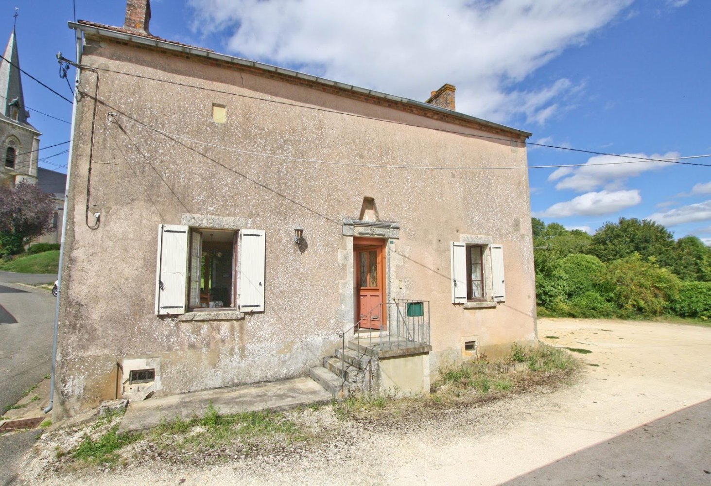 Casa de 1 dormitorio en Sens-Beaujeu, France No. 89114