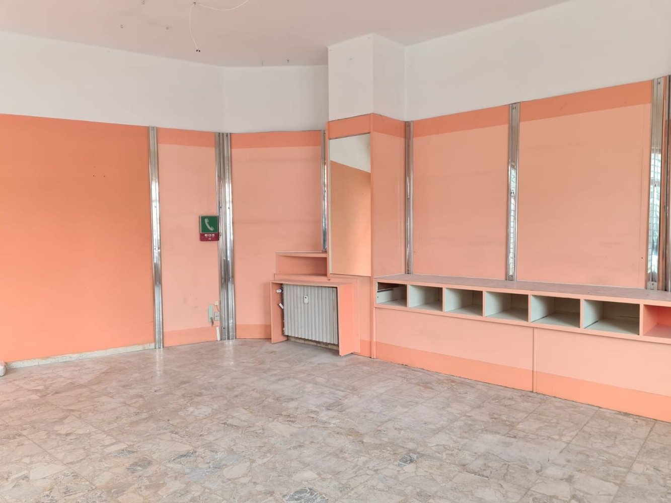 Propriété commerciale à Alessandria, Italy 100m² No. 110317