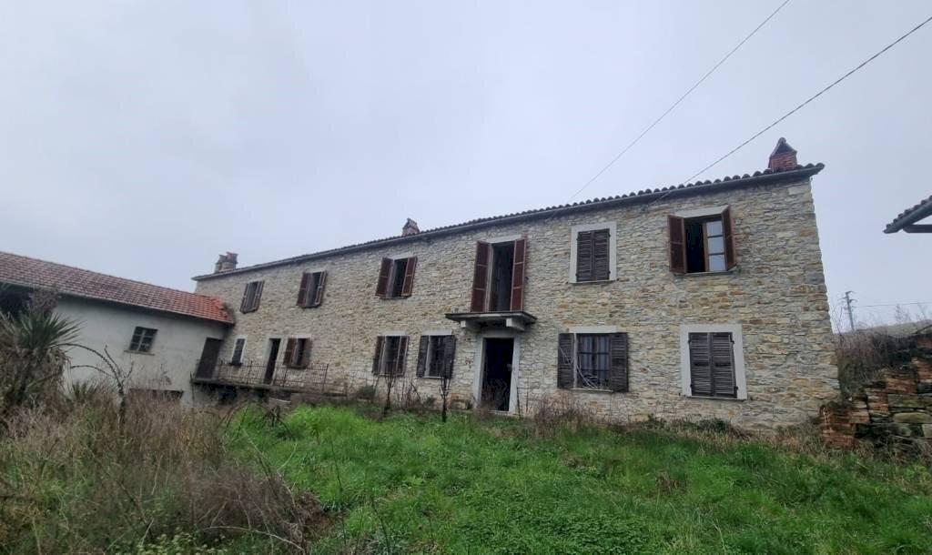 Casa de 10 habitaciónes en San Giorgio Scarampi, Italy No. 41348